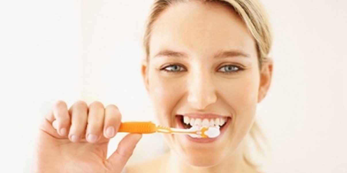 Professional Teeth Whitening vs. Do It Yourself Kits